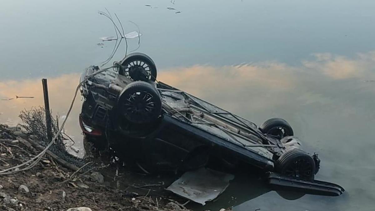 Elazığ’da nehre düşen otomobilin sürücüsü yaralandı