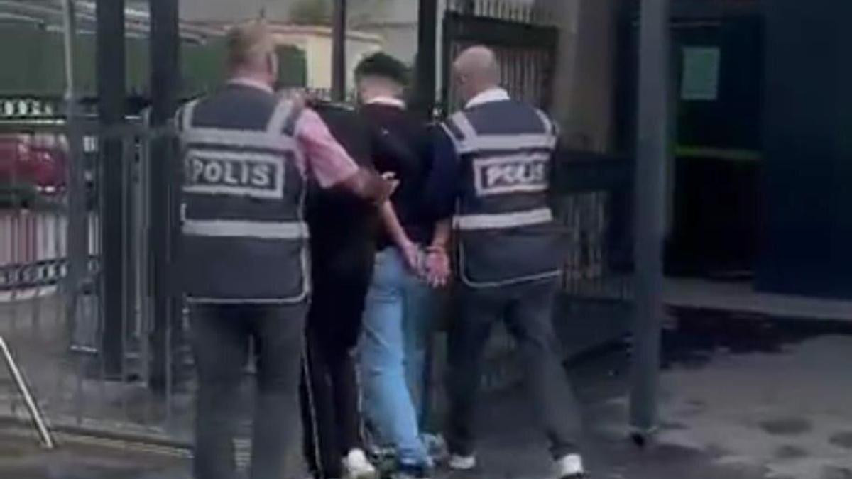 İzmir’de 2 firari hükümlü saklandıkları depoda yakalandı