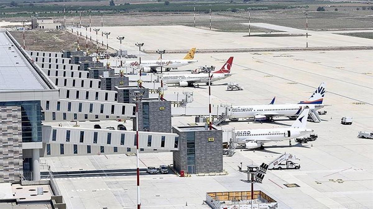 Çukurova Havalimanı’nda ulaşım düğümü çözülüyor! Yolcuları sevindiren haber geldi