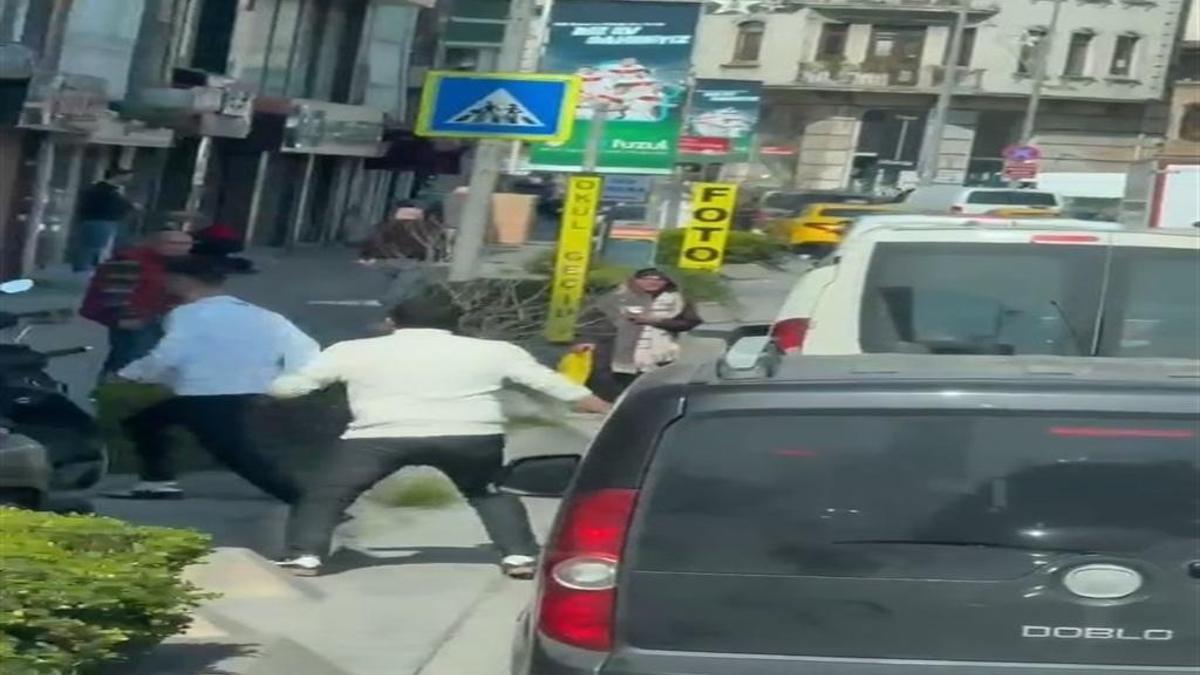 Beyoğlu'nda tartıştı, cadde üzerinde bıçakladı!