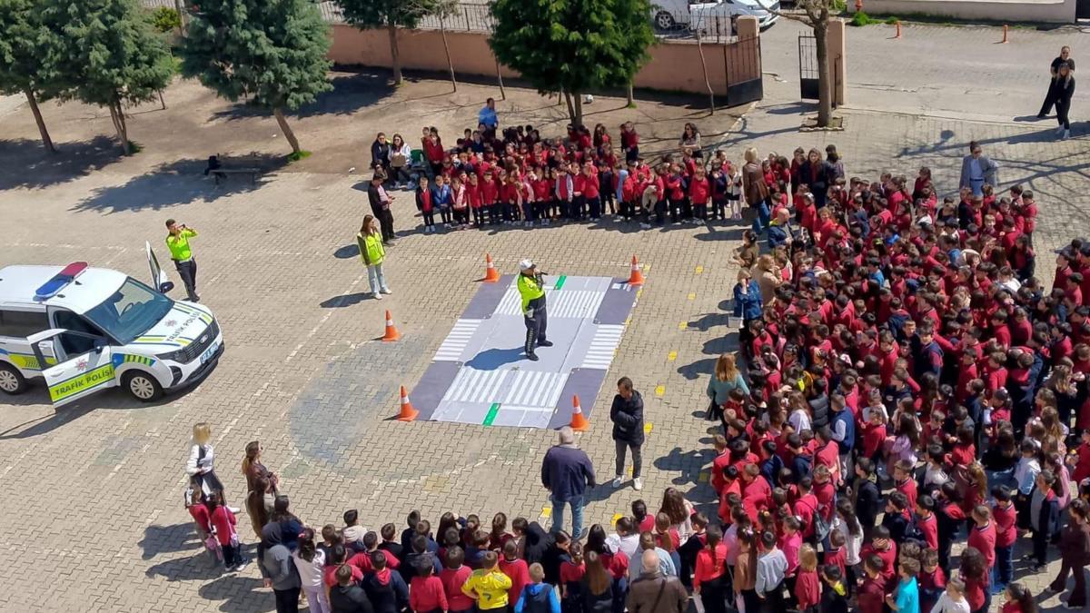 Uzunköprü’de polis tarafından 487 öğrenciye trafik eğitimi verildi