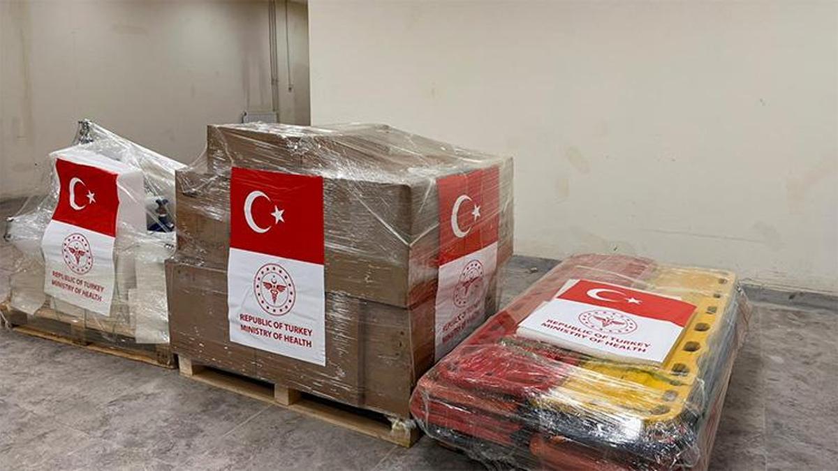 Sağlık Bakanlığı tarafından İran’a 3 tır (60 palet) İnsani Yardım Gönderildi