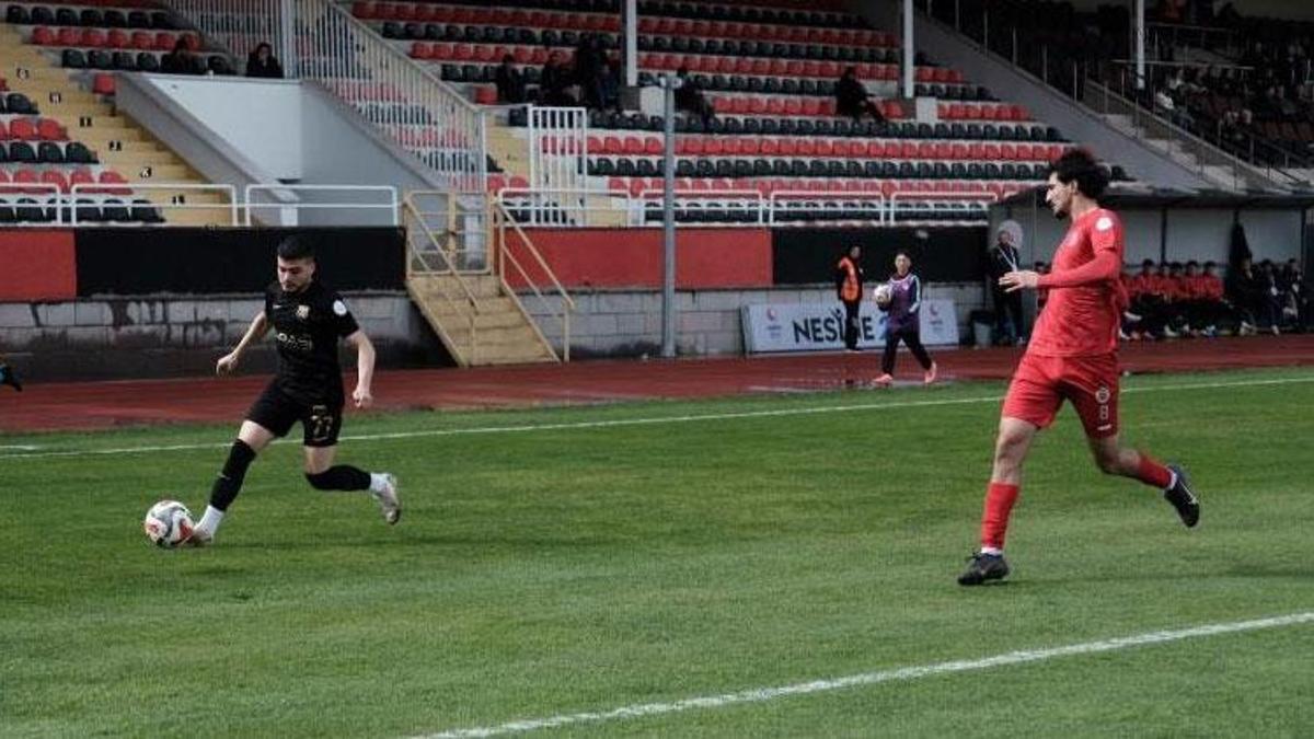 Kastamonuspor - Karaman FK 4 gollü mücadelede kazanan çıkmadı