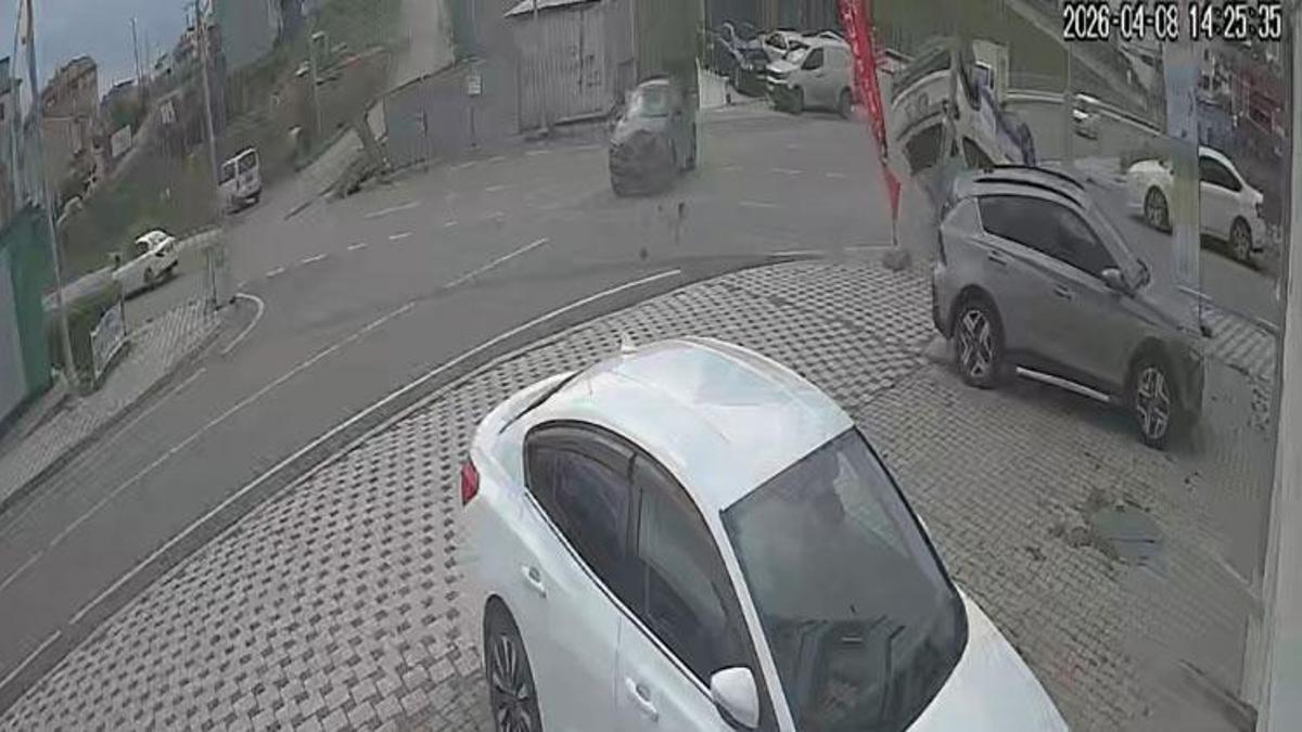 Çayırova'da iki cipin çarpıştığı kazada 7 kişi yaralandı