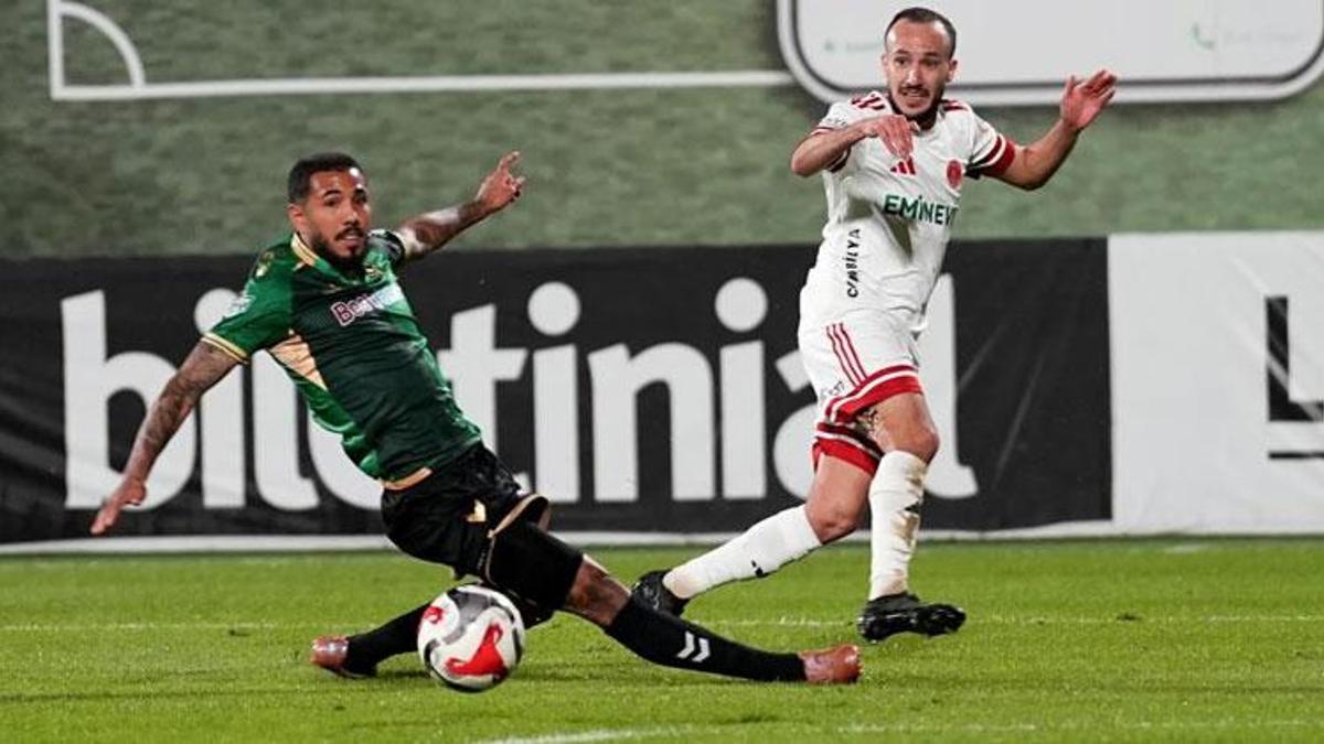 Ümraniyespor - Sakaryaspor maçında altın değerinde 3 puan 2 golle geldi!