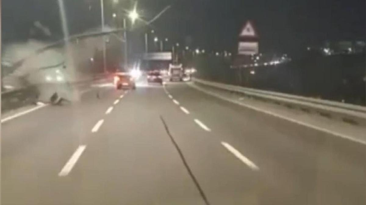 Kağıthane'de cadde karıştı: Bariyere çarpan da çarpmayan da hurdaya döndü!