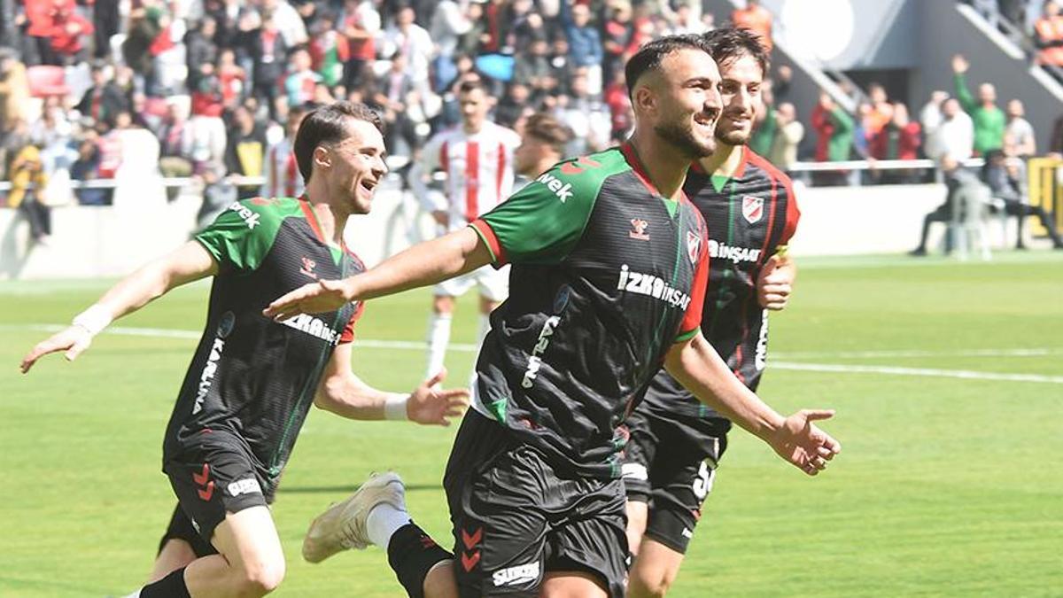 Karşıyaka'da Ömer Faruk Sezgin yıktı, geçti! Ceza sonrası bombayı patlattı