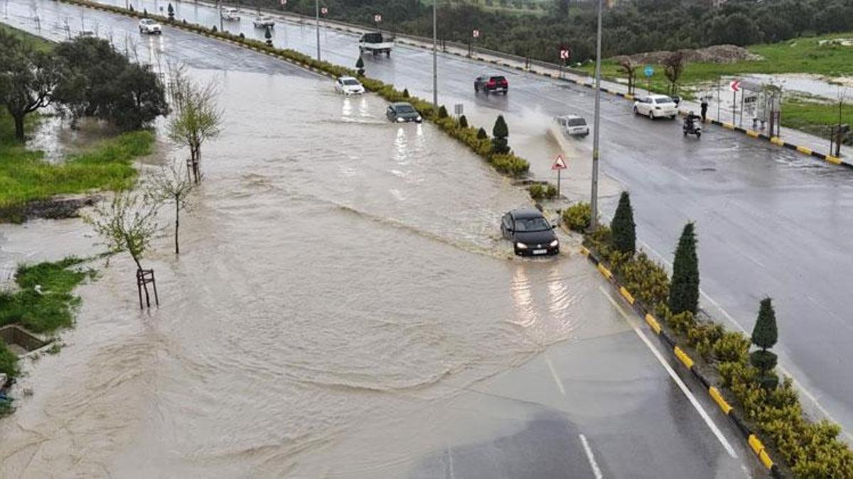 Hatay Valiliği duyurdu: Kuvvetli yağışın etkili olduğu Antakya'da eğitime 1 gün ara verildi