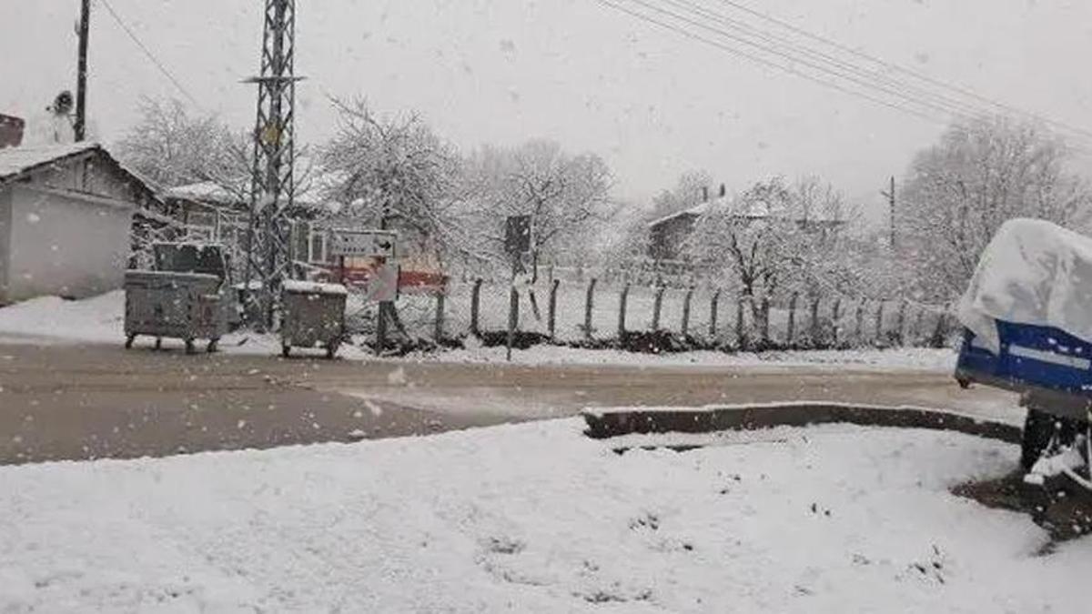 Samsun'a kış geri geldi! Her yer beyaza büründü, kar kalınlığı 10 santimetreyi aştı
