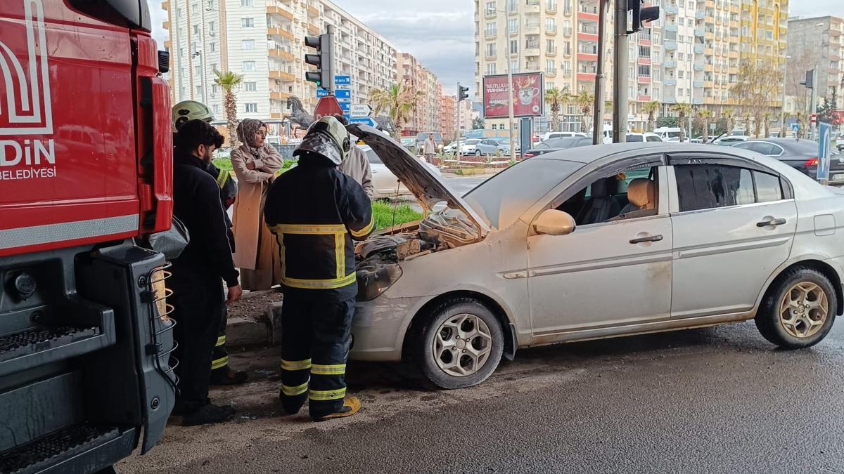 Mardin’de seyir halindeki otomobilde yangın