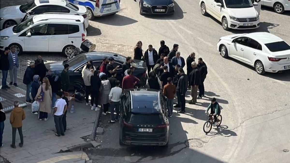 Nusaybin’de motosiklet otomobille çarpıştı: 3 yaralı