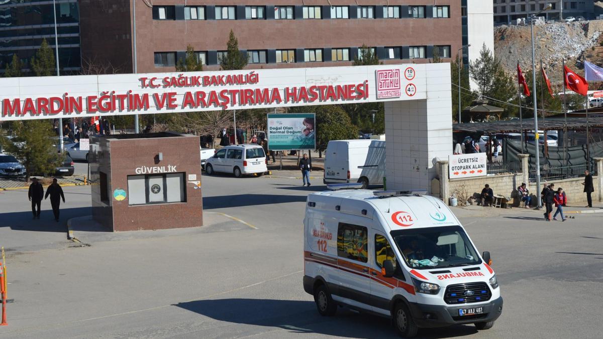 Mardin'de iki otomobil çarpıştı: 6'sı çocuk,10 yaralı