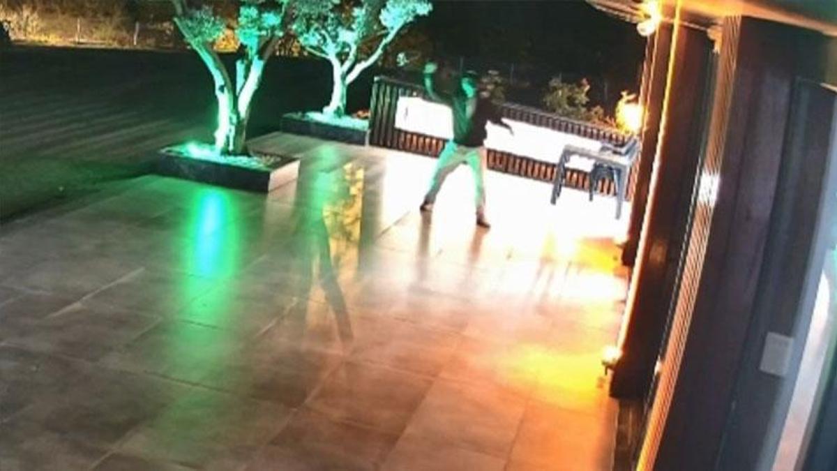 Başiskele'de oto galeriye el bombalı saldırı kamerada