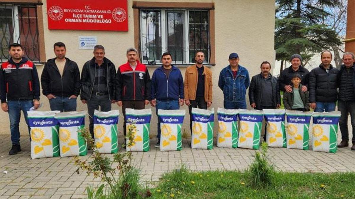 Beylikova'da çiftçilere yüzde 50 hibeli tohum dağıtıldı