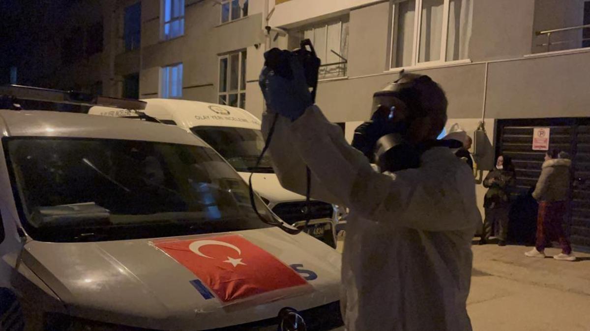 Eskişehir'de komşular kokudan rahatsız oldu! Daireden genç adamın cesedi çıktı