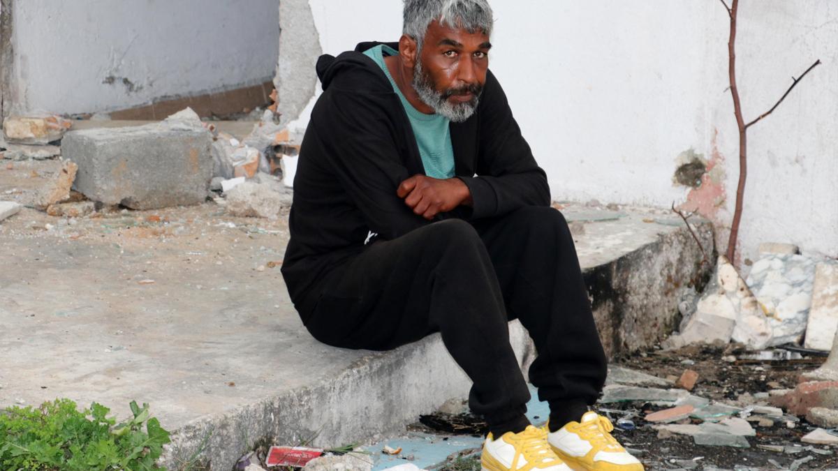 Felç geçiren kamyon şoförü, sokakta yaşam mücadelesi veriyor