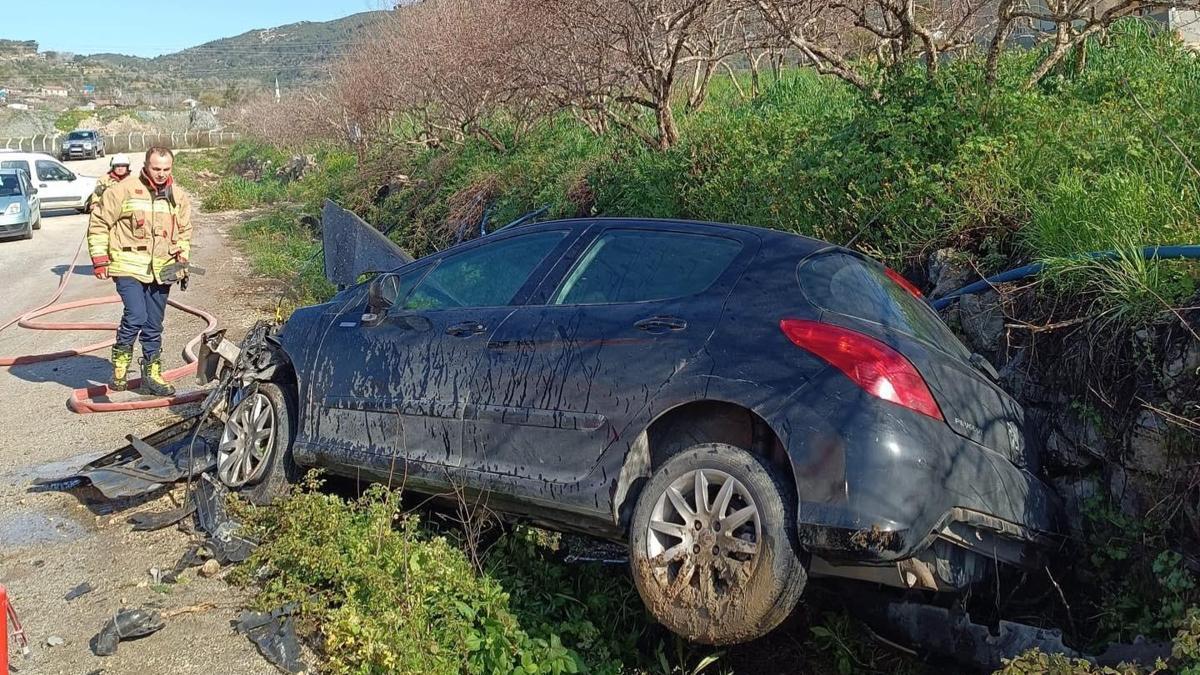 Hatay’da araç yol kenarına yuvarlandı: 1 yaralı