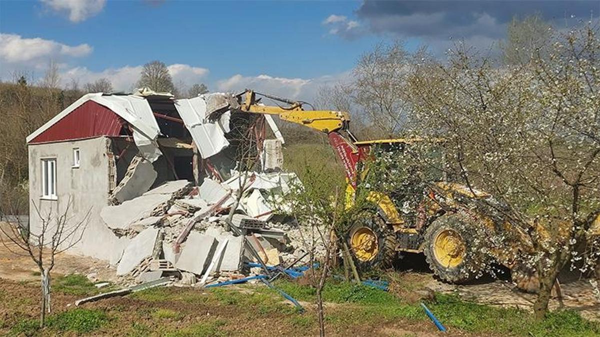İnegöl’de kaçak yapıya geçit yok: İş makineleri tarım arazileri için çalıştı