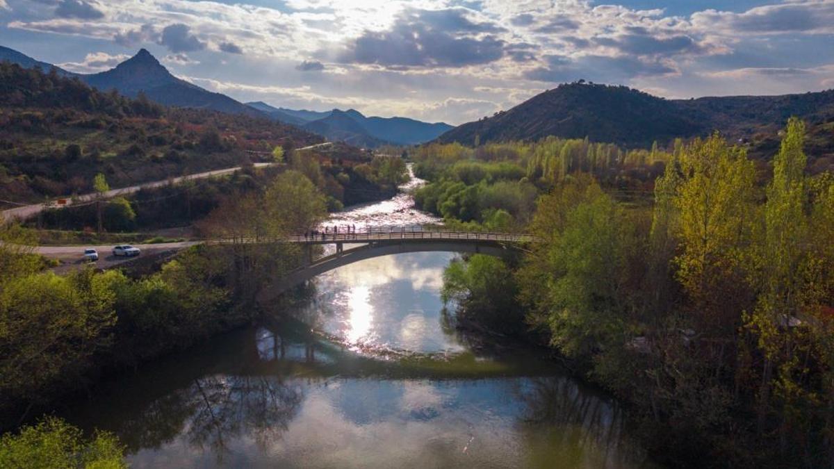 Bilecik’te Sakarya Nehri'nde görsel şölen! Yağışlar sonrası debisi artan nehir havadan görüntülendi!