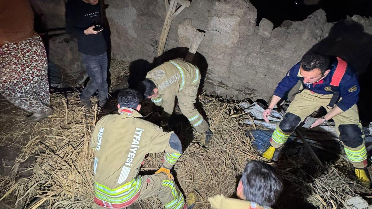 Çöken ahırda göçük altında kalan 1 inek öldü