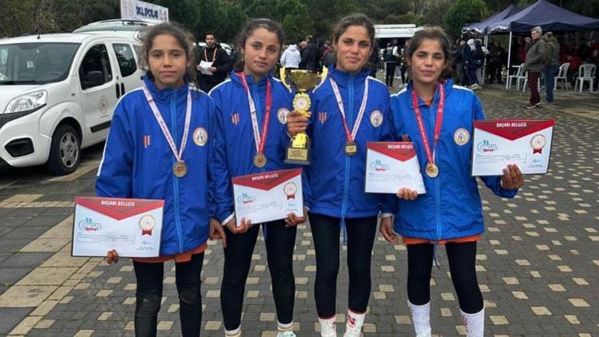 Atletizmde bir ilk yaşandı: Şanlıurfa'da 4 kız kardeş kürsüye çıktı