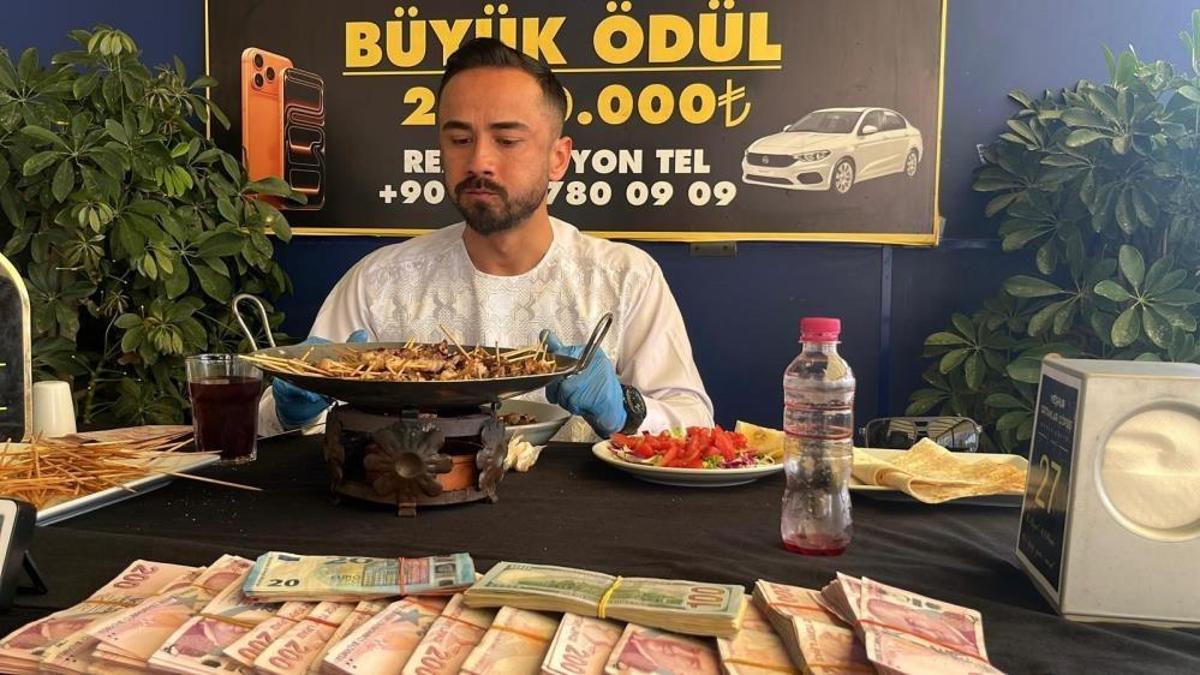 63 kilogram ağırlığındaki genç, 20 dakikada 460 çöp şiş yedi! Binlerce lirayı kıl payı kaçırdı