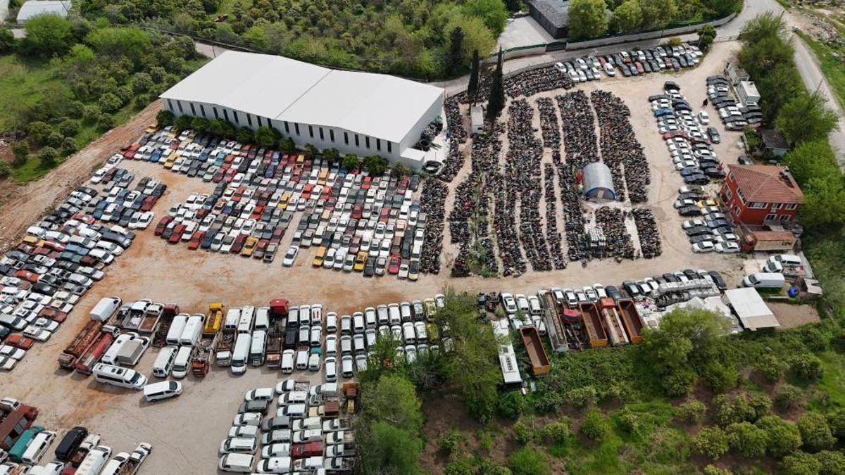 Yediemin otoparkları araç mezarlığına döndü! Milyonluk araçlar bile var