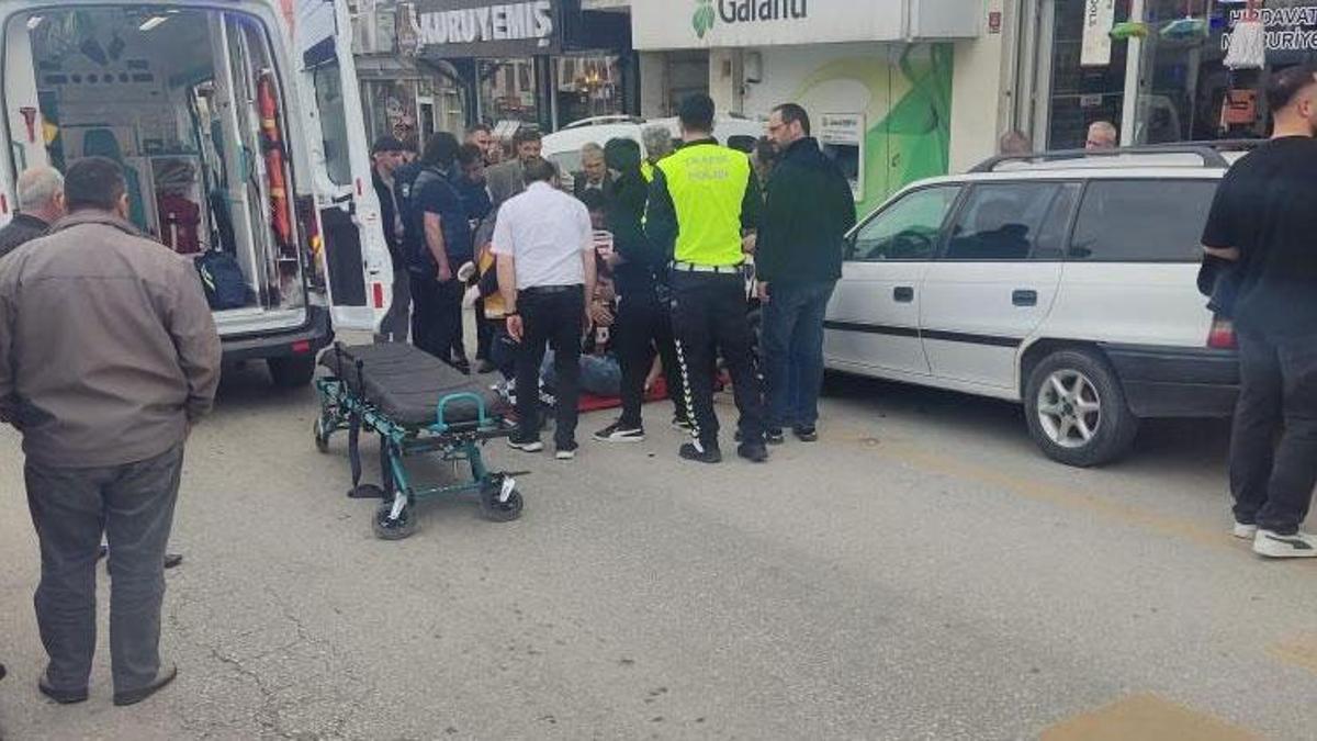 Kastamonu’da motosiklet otomobile çarptı sürücü yaralandı