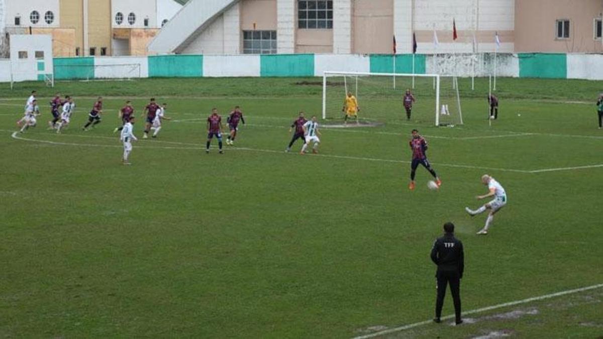 12 Bingölspor - Silifke Belediye Spor maçında puanlar paylaşıldı