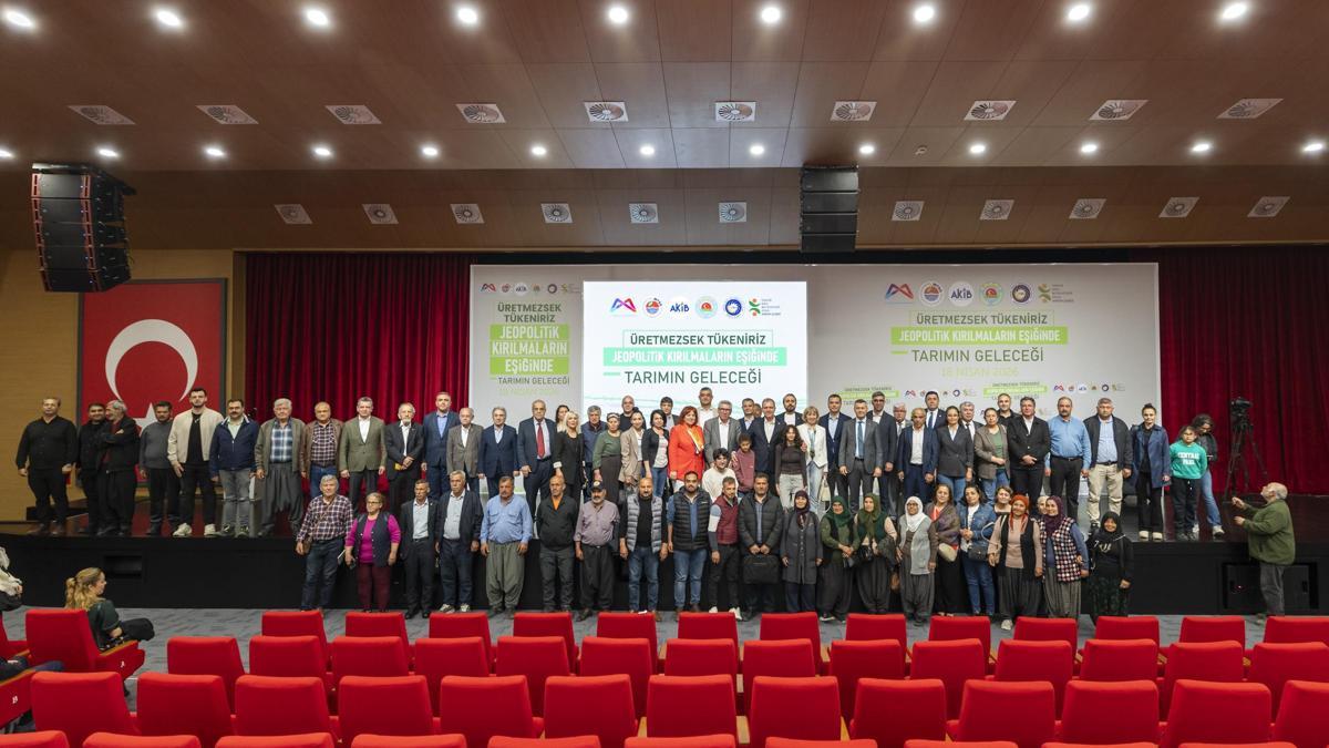 Başkan Seçer, ‘üretmezsek tükeniriz’ konferansına katıldı