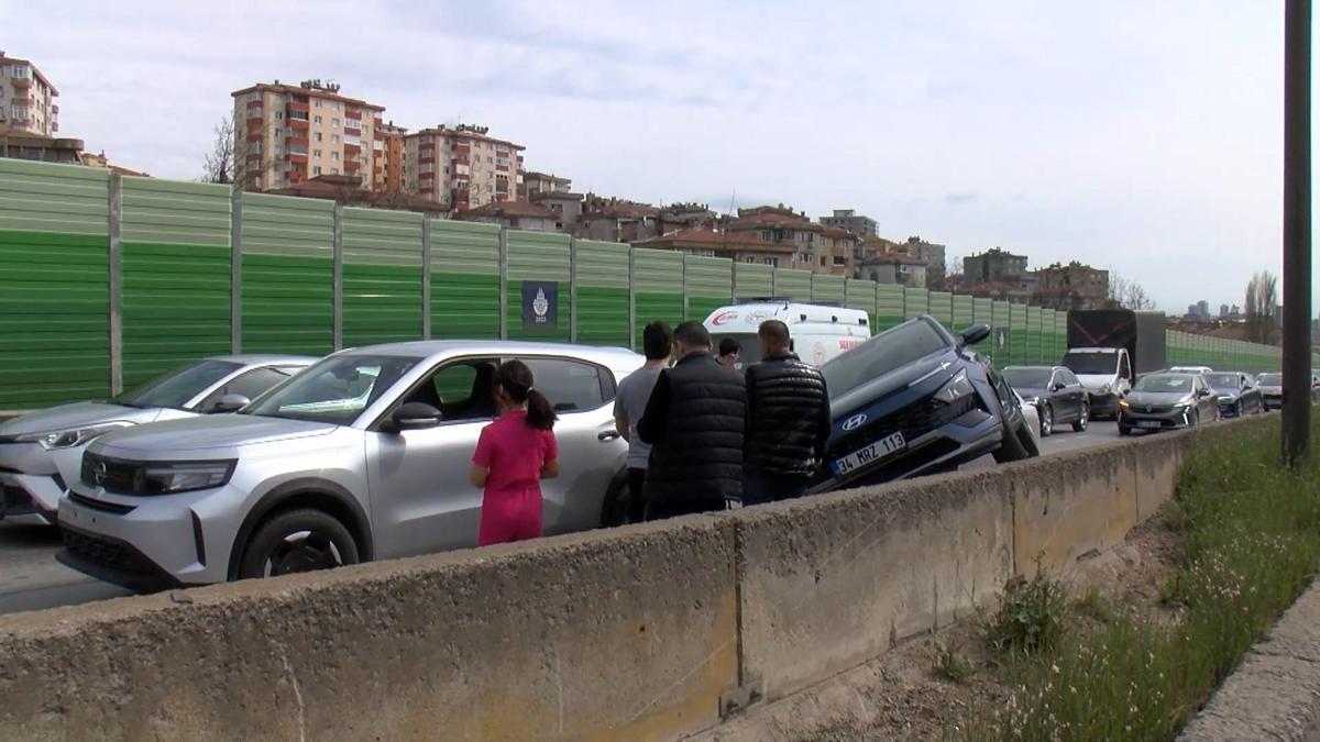 Kartal’da 6 aracın karıştığı zincirleme kaza