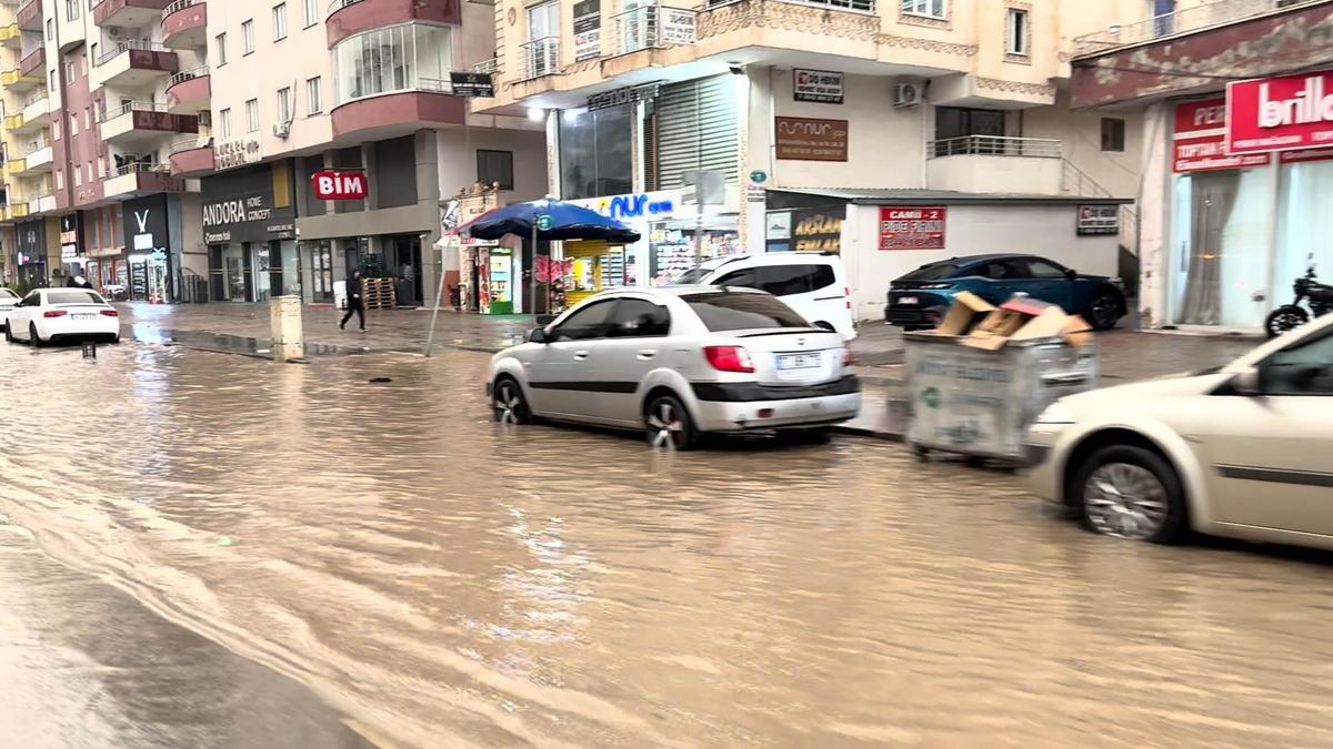 Midyat’ta sağanak hayatı olumsuz etkiledi