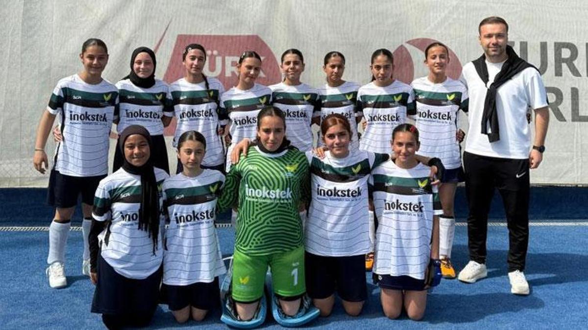 Manisa'nın kızları turnuvadan namağlup şampiyon ayrıldı