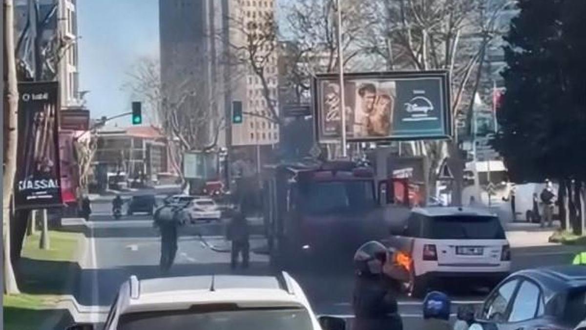 Şişli'de cipin lastikleri alev alev yandı; trafik kilitlendi