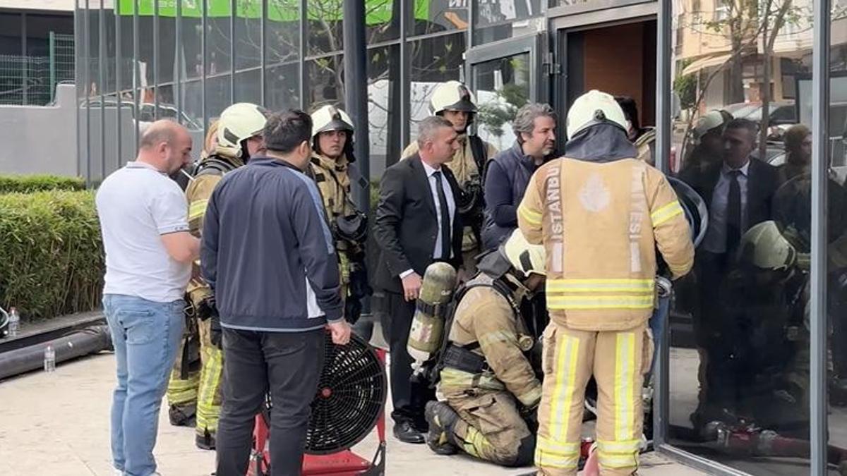 Pendik'te korku dolu anlar! Mahsur kalanları itfaiye kurtardı