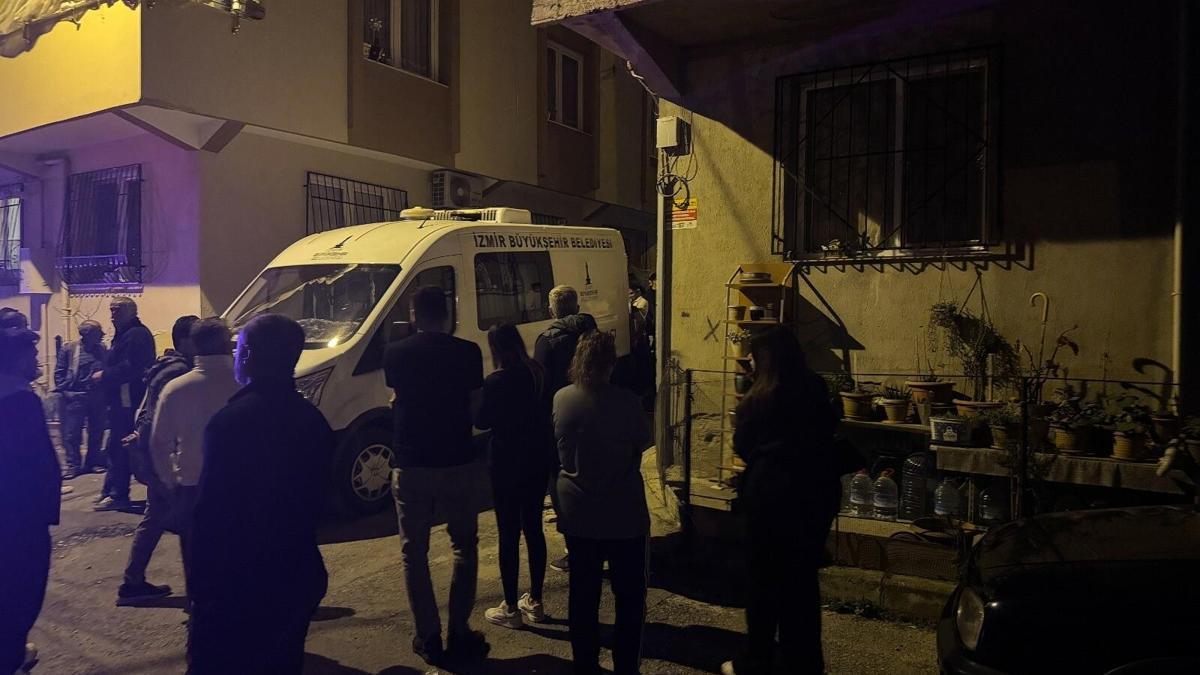 İzmir'de eşinin tabancayla boğazından vurduğu kadın, öldü