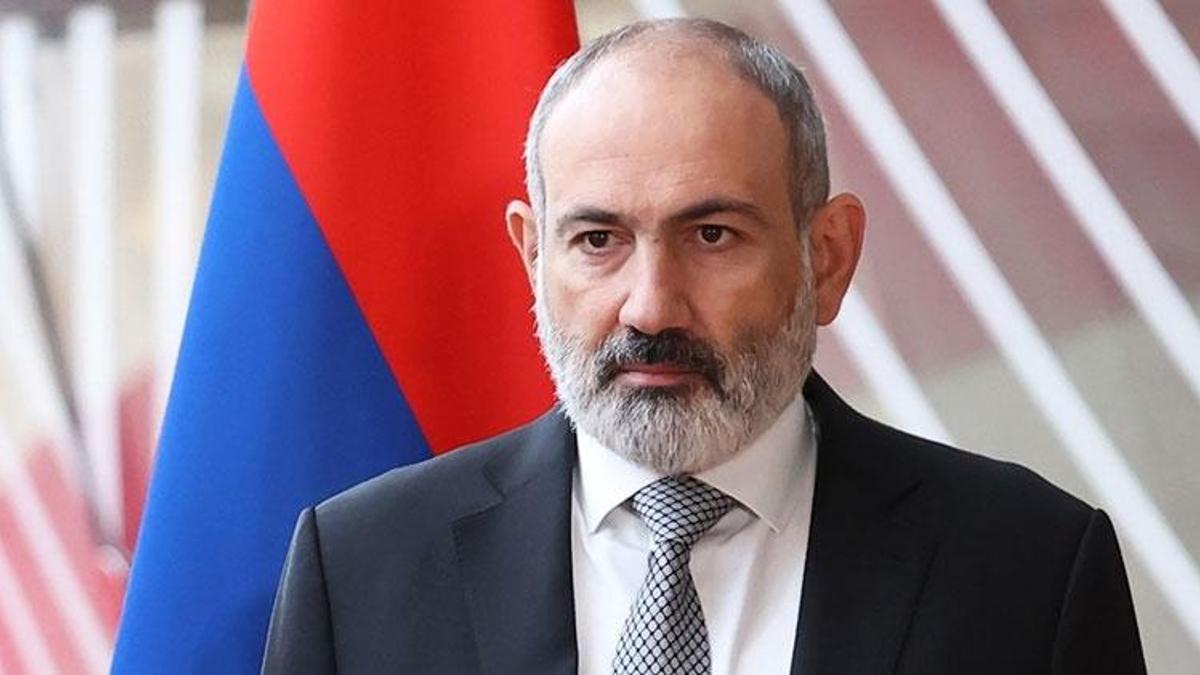 Ermenistan'da Türk bayrağının yakılmasını Başbakanı Paşinyan kınadı