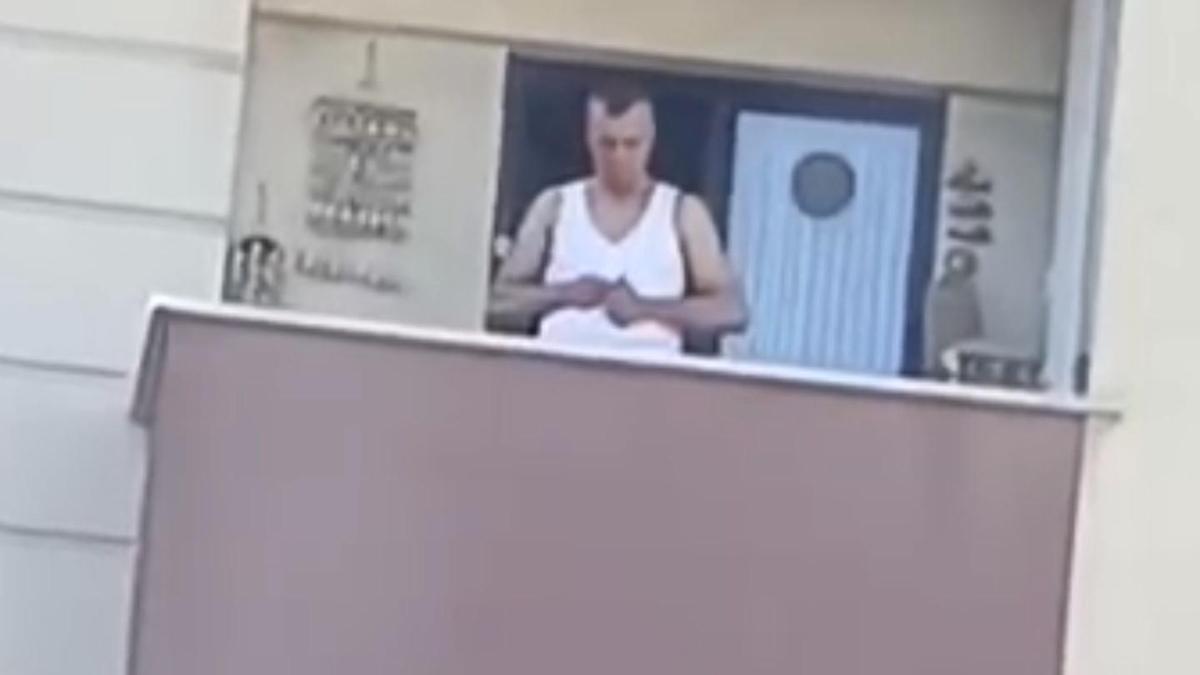 Pendik'te balkonda silah şarjörüne mermi dolduran şüpheli yakalandı