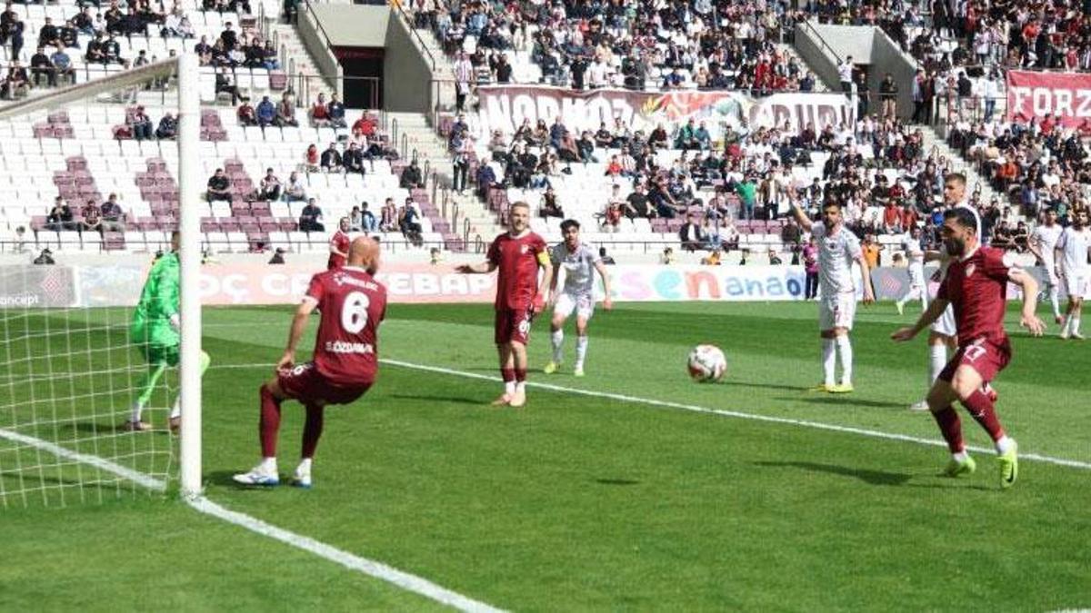 Elazığspor evinde 24 Erzincanspor'u rahat geçti