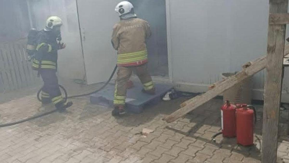 Hatay’da konteyner alevlere teslim oldu