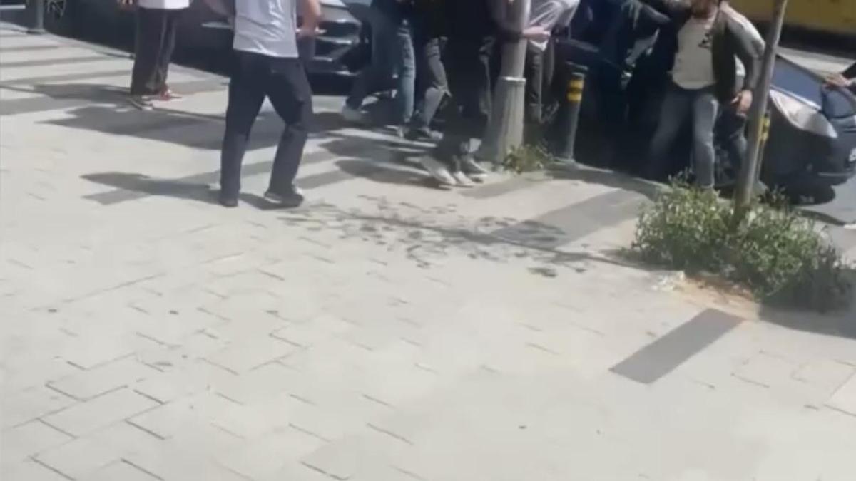 Mecidiyeköy'de kavgayı ayırmak istedi tekme ve yumruklarla darbedildi