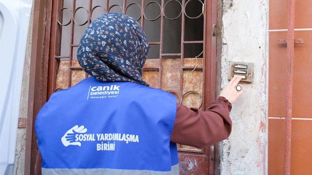Canik Belediyesi kapı kapı gönüllere ulaşıyor