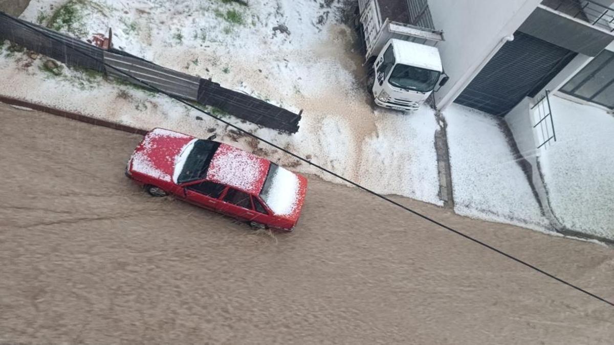 Elazığ’da dolu etkili oldu