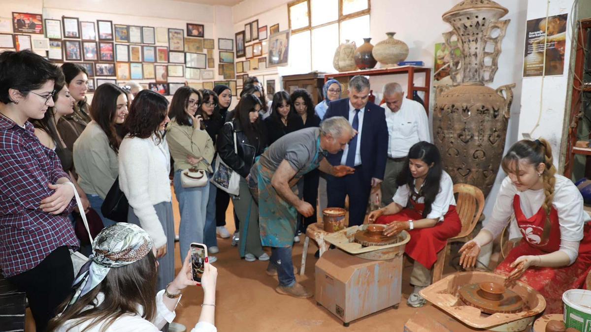 Geleceğin mimar ve restorasyon uzmanları Menemen'i ziyaret etti
