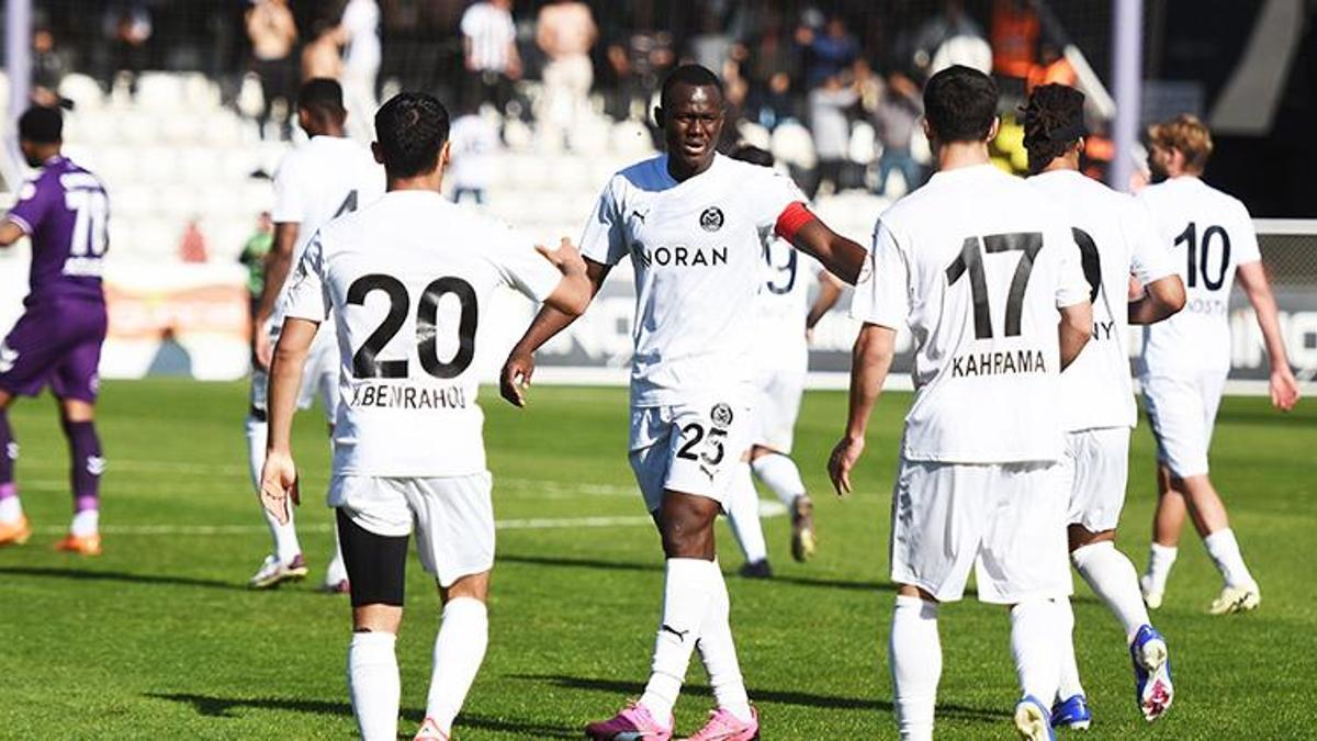 Manisa FK play-off şansını kaçırdı! Son hafta Sakaryaspor ile oynayacak