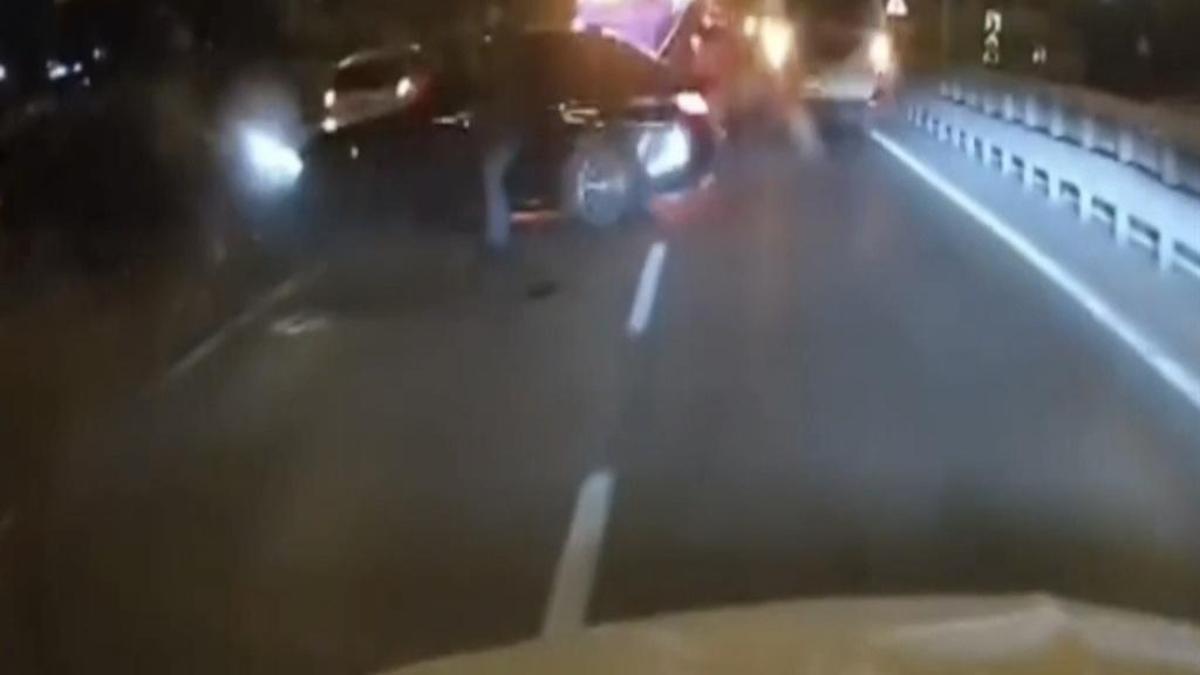 İstanbul'da korkunç zincirleme kaza! 1'i ağır 4 yaralı!