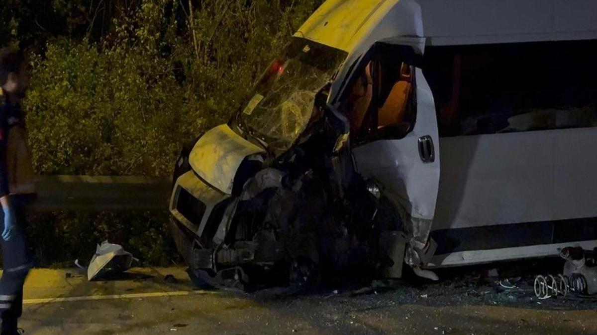 Beykoz'da korkunç çarpışma! 1 ağır 11 yaralı!