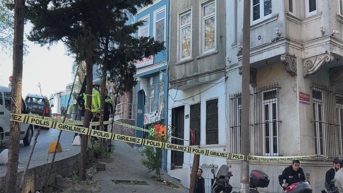 Beyoğlu'nda şüpheli ölüm! Bodrum katında ölü bulundu