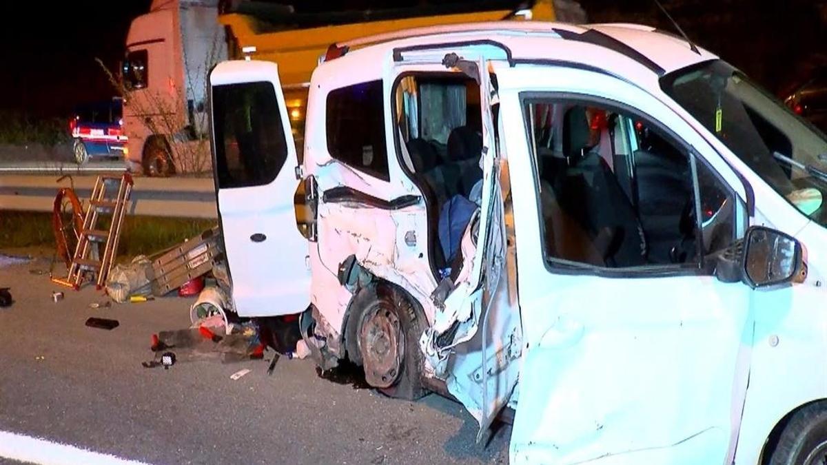 Eyüpsultan'da feci kaza! Seyir halindeyken çarptı: 4 yaralı