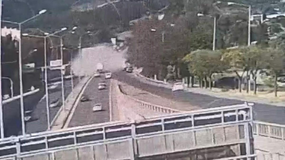 İzmir'de freni boşalan TIR, 9 araca çarptı: 3 ölü, 1’si polis 4 yaralı (6)